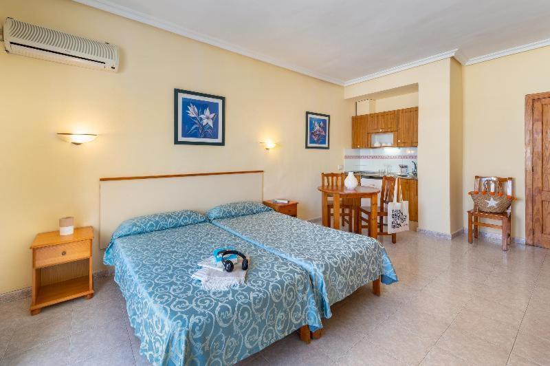 Hotel Apartamentos Vibra Lux Mar Ibiza Szoba fotó